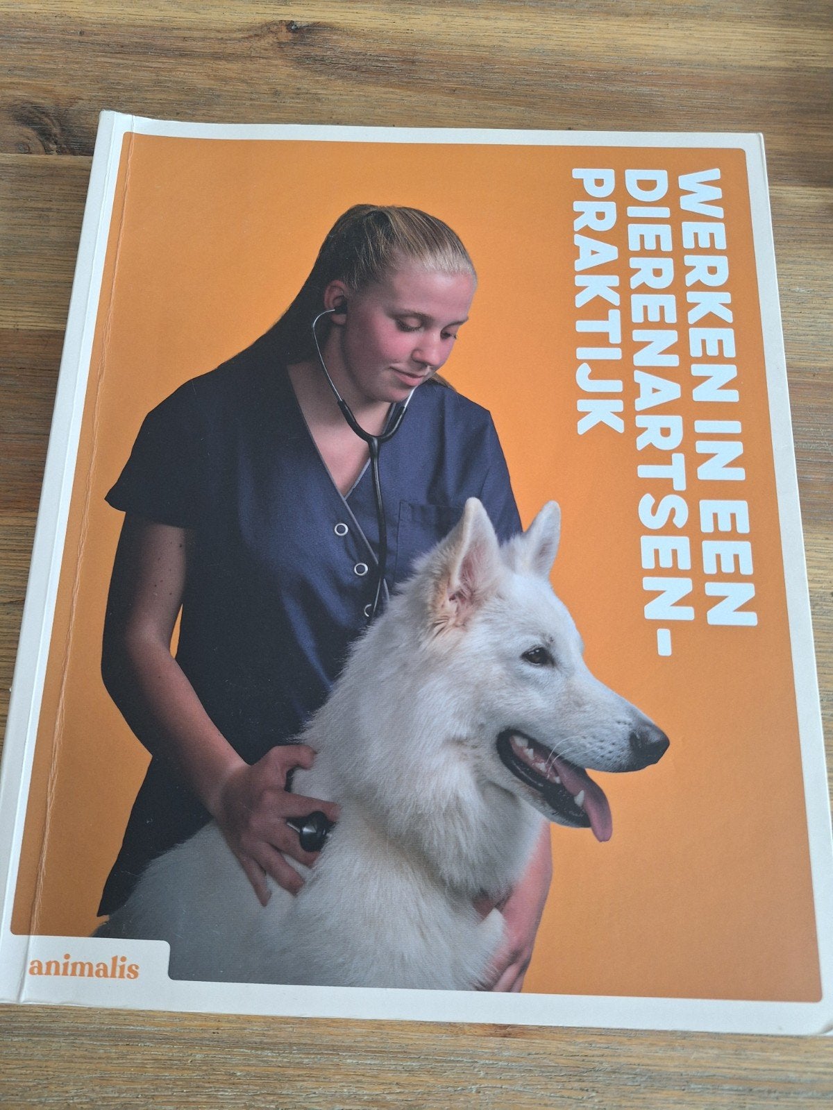 Werken in een Dierenartsenpraktijk - Diergeneeskunde, Zo goed als nieuw, MBO, Beta, Ophalen