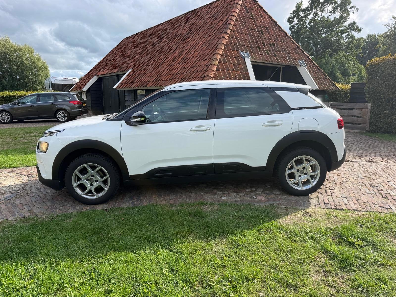 Citroen C4 Cactus 1.2 PureTech Feel-NL auto-Navi-Trekhaak-, Voorwielaandrijving, Stof, 1199 cc, Wit