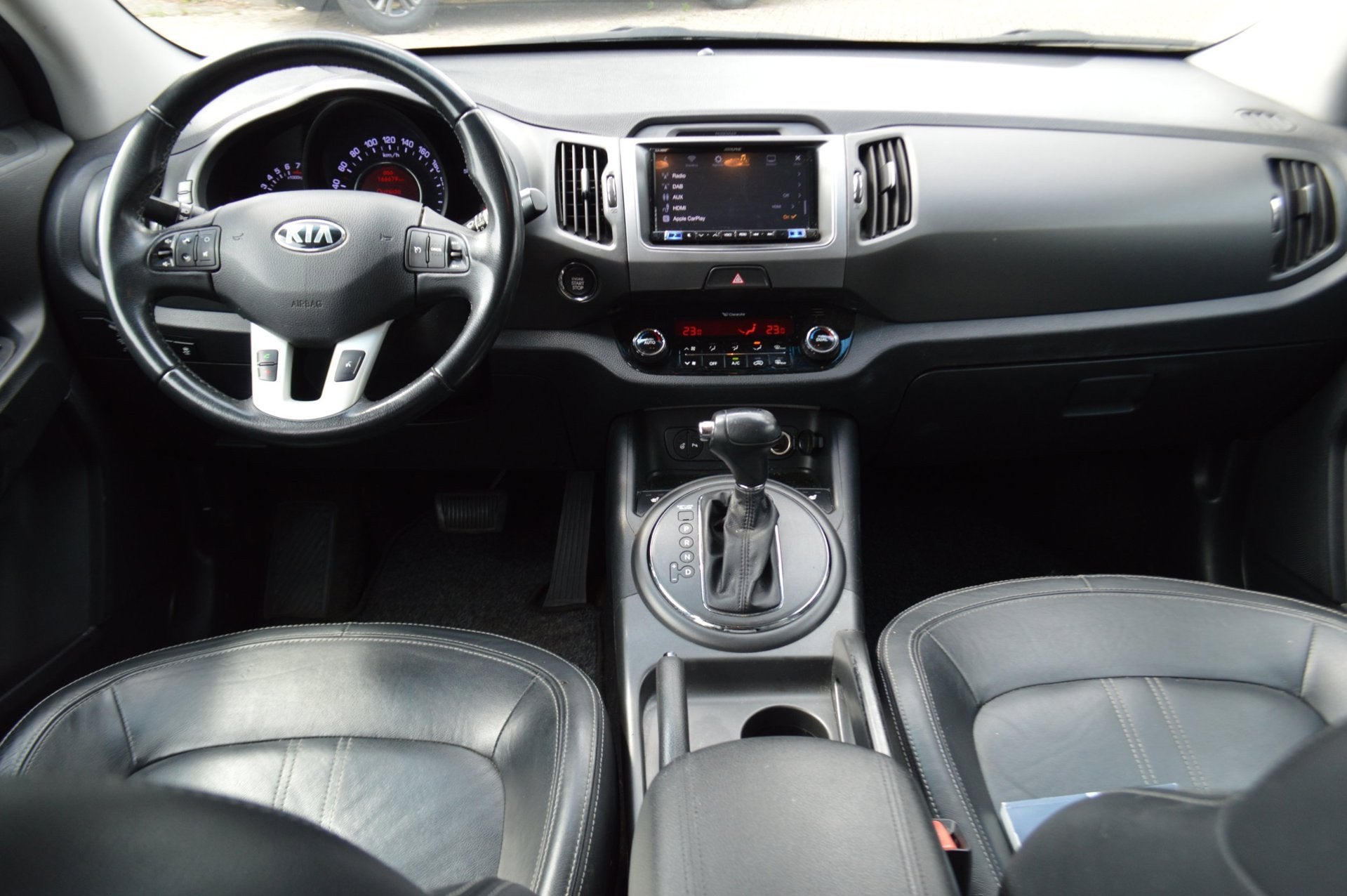 Kia Sportage 2.0 Super Pack, CARPLAY, Trekhaak, All-season,, Gebruikt, Zwart, 4 cilinders, 163 pk