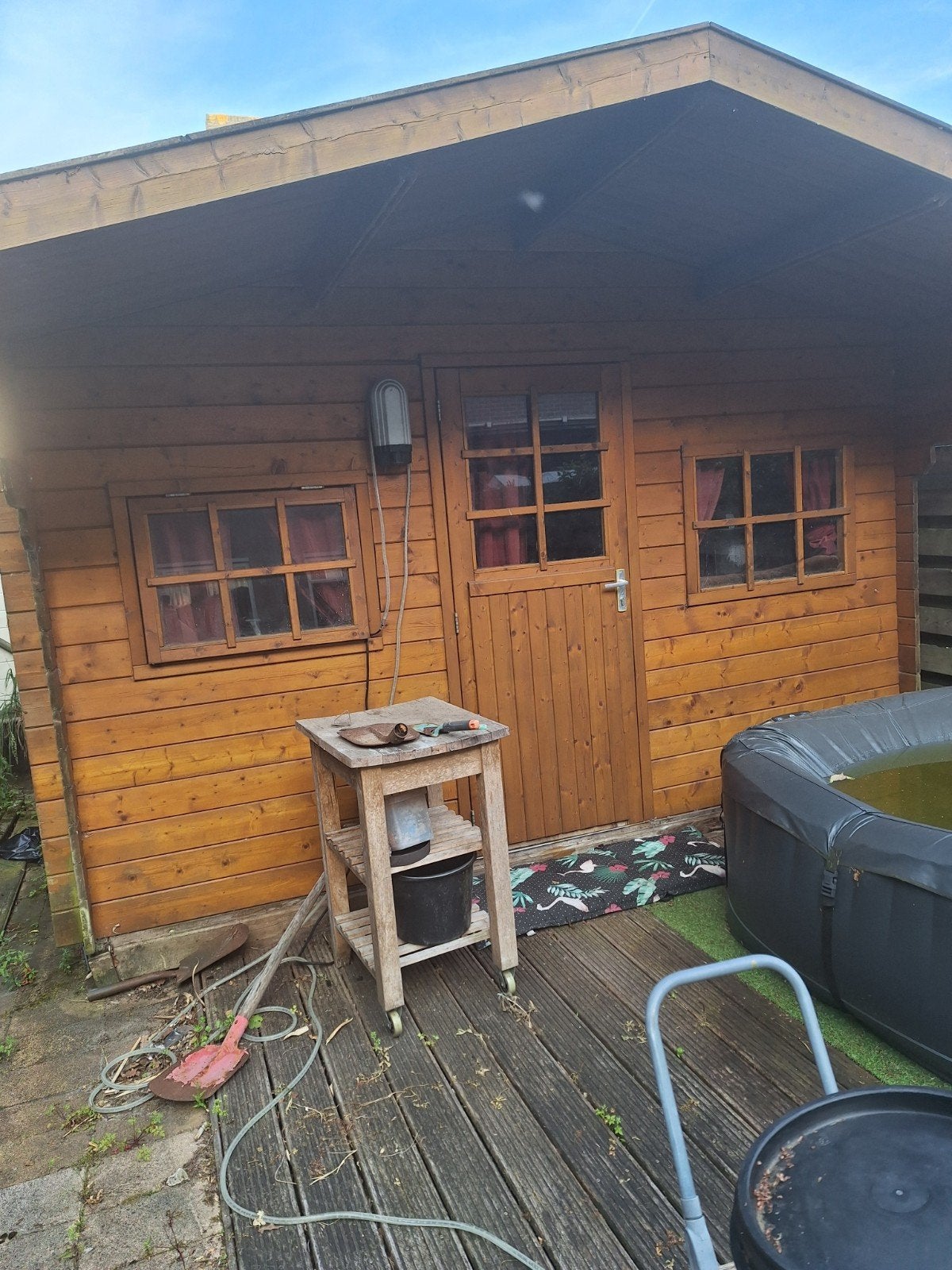 Goed onderhouden blokhut 4x4m met luifel, aanrecht, kachel, Tuin en Terras, Tuinhuizen, Gebruikt, 3 ramen of meer, 250 tot 500 cm