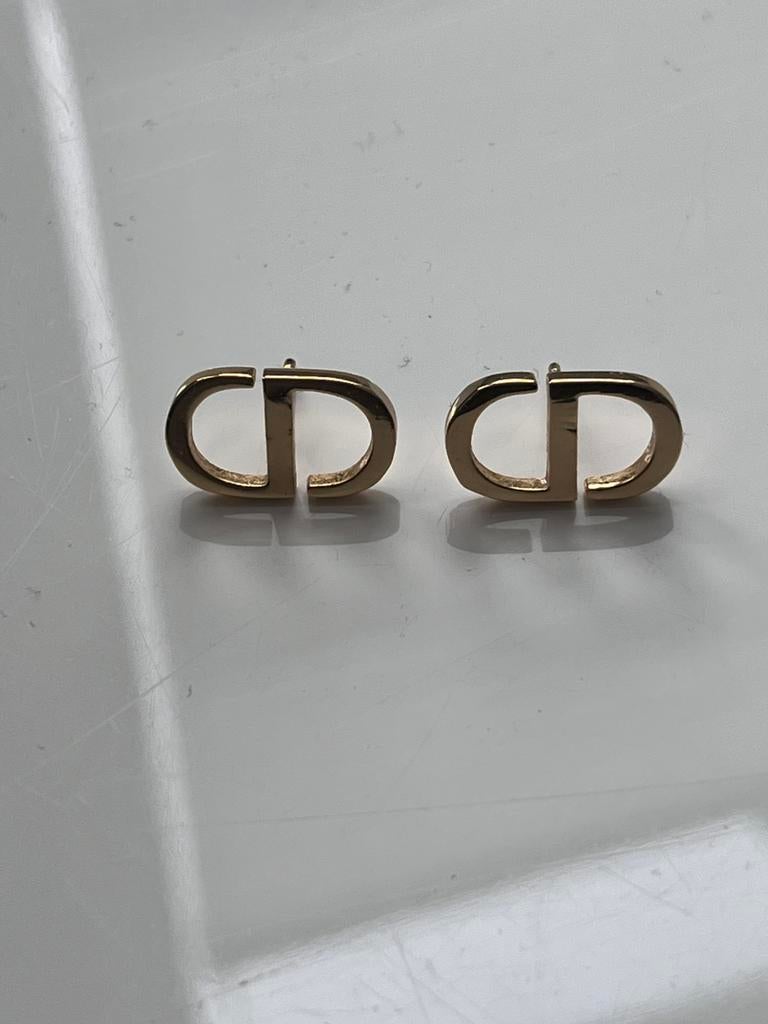CD goudkleurige oorbellen, Ophalen of Verzenden, Zo goed als nieuw, Goud, Overige materialen