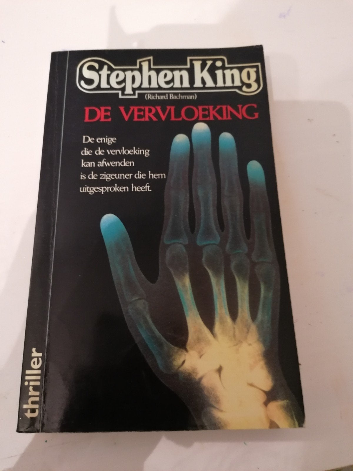 Stephen King (Richard Bachman) - De Vervloeking, Ophalen of Verzenden, Gelezen, Stephen King (Richard Bachman)
