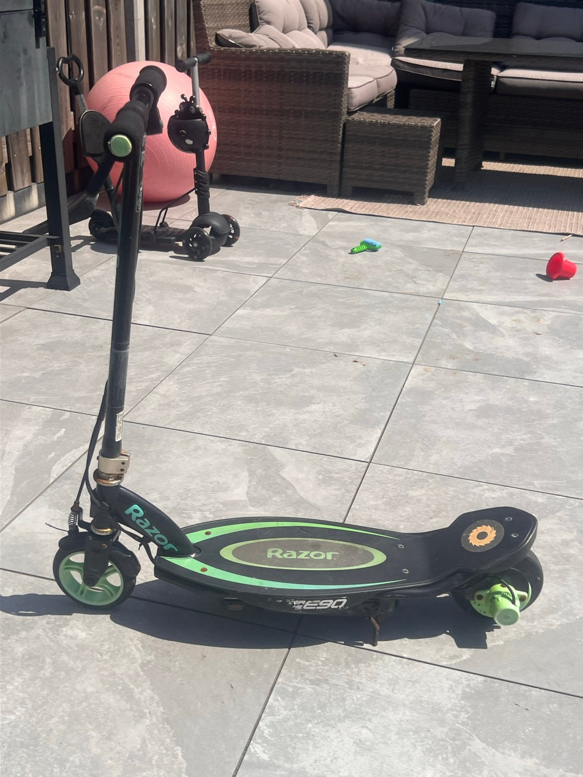 Razor E90 Power Core Elektrische Kinderstep - Groen, Fietsen en Brommers, Steps, Ophalen, Zo goed als nieuw, Elektrische step (E-scooter)
