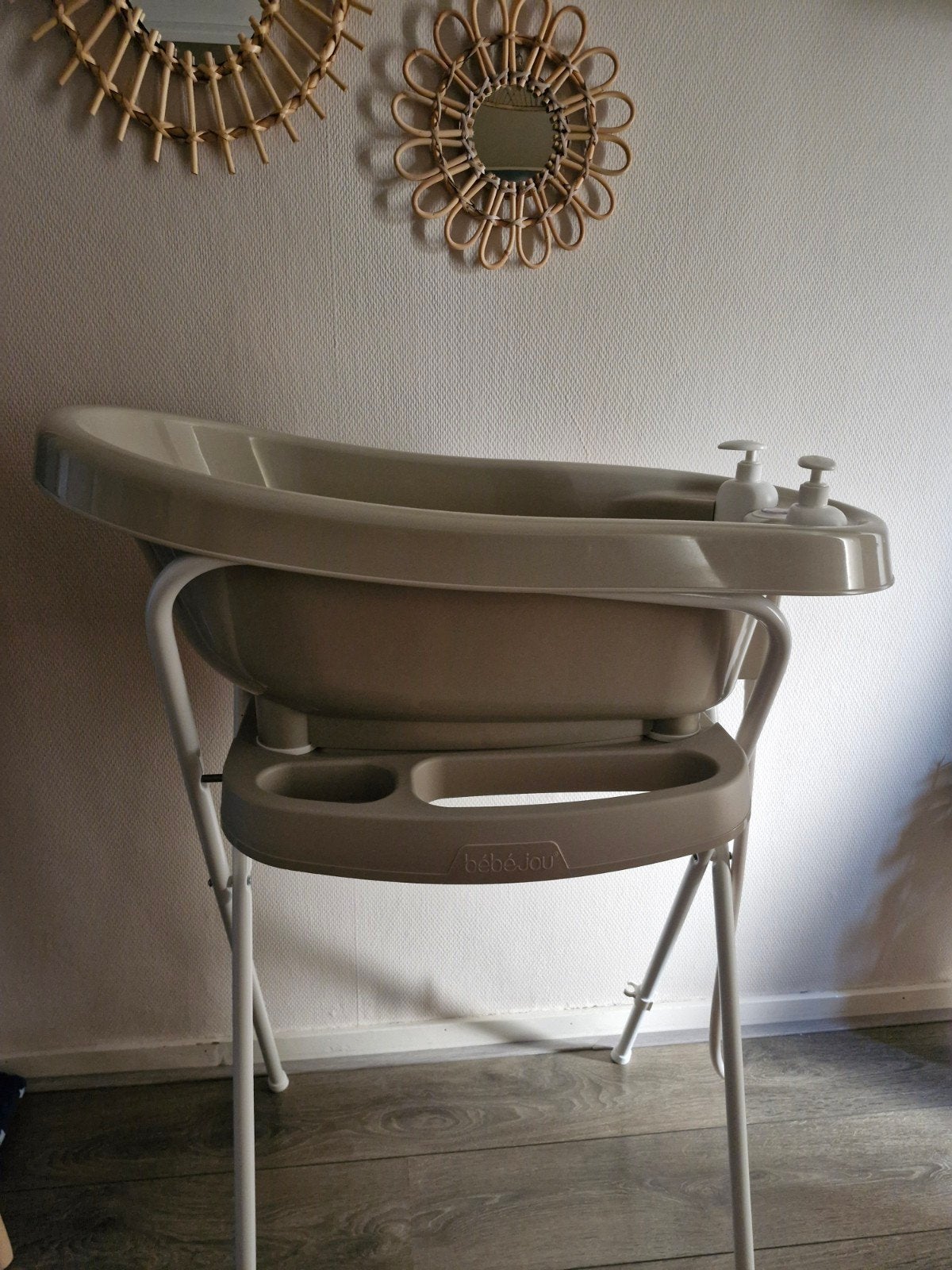 Bebejou badje met standaard, zitje je Tummytub, Ophalen, Zo goed als nieuw, Badje, Standaard