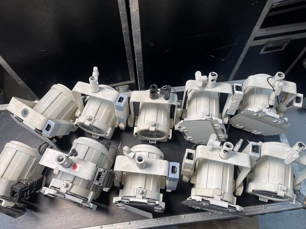10 St. SOLA 4 LED FRESNEL 5600K €1201,99 P/Stuk nu Set 10St, Muziek en Instrumenten, Ophalen, Gebruikt, Overige typen, Kleur