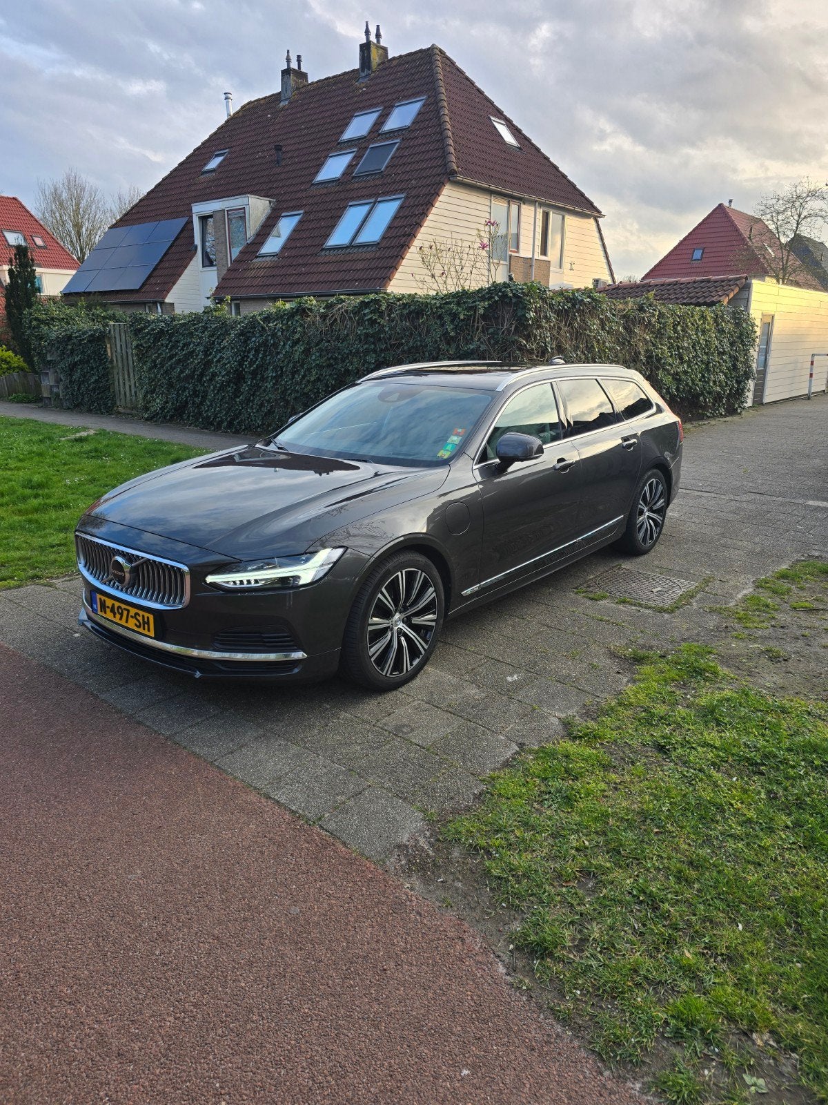 Volvo V90 T6 340pk Plug-in Hybrid Aut AWD 2021 Grijs, Auto's, Automaat, V90, Beige, 48 km/l