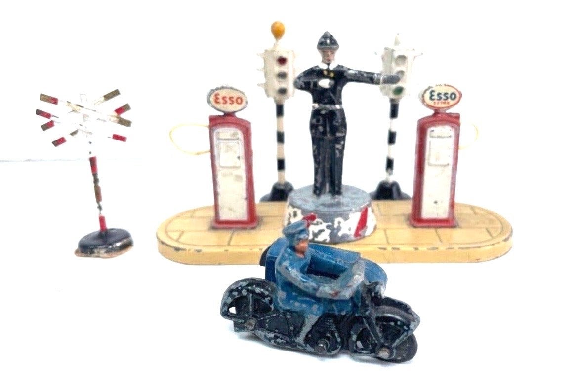 Vintage Dinky Toys Esso Garage Set met Figuren, Ophalen of Verzenden