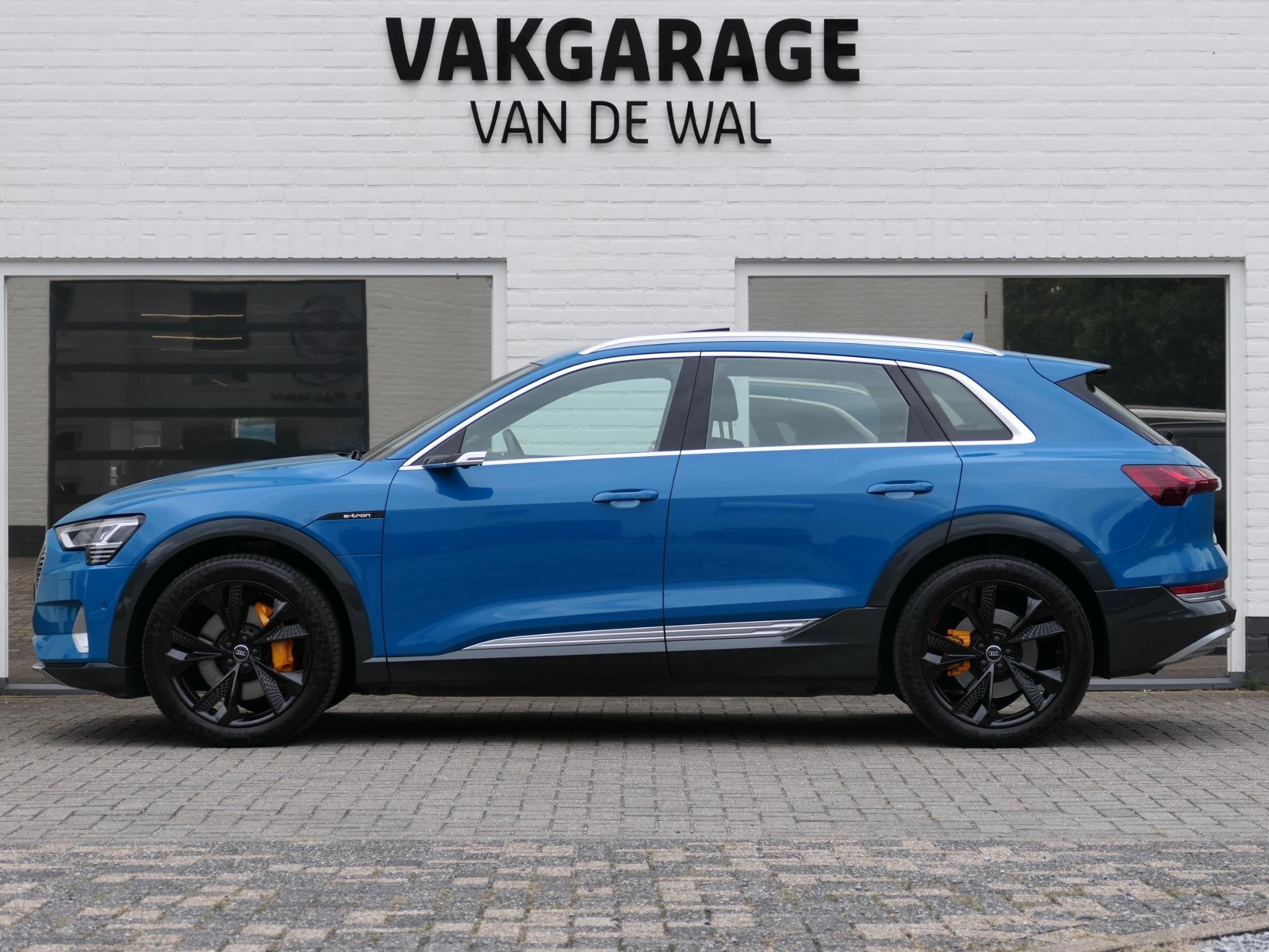 Audi e-tron e-tron 55 quattro advanced 95 kWh | 360°-camera, Auto's, Automaat, 131 €/maand, 95 kWh, Blauw
