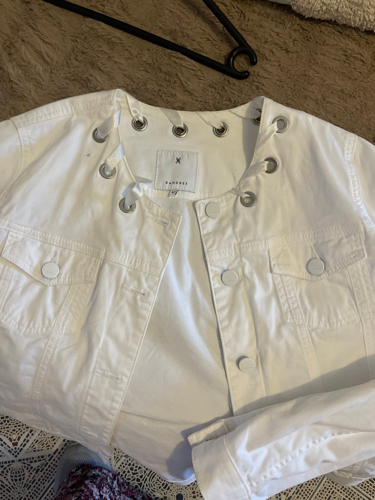 Witte spijkerjasje met veterdetails - Xandres, Ophalen of Verzenden, Zo goed als nieuw, Maat 38/40 (M), Wit