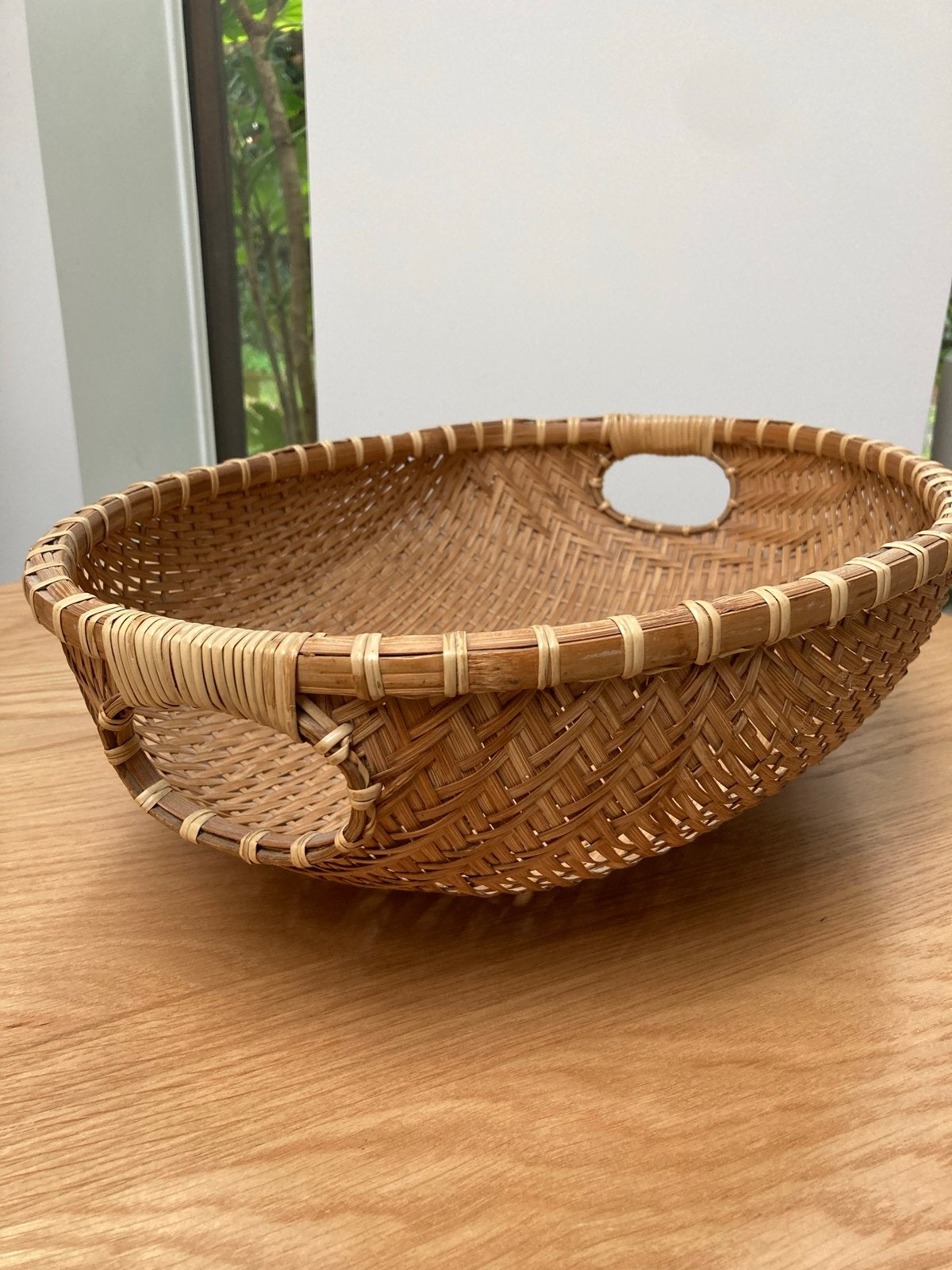 Vintage handgemaakte mand bamboe rotan, Gebruikt, Gevlochten, Schaal, Ophalen of Verzenden