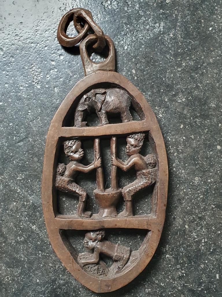 Afrikaans houtsnijwerk 47 cm hoog., Ophalen of Verzenden