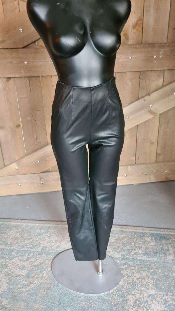 Zwarte nepleren broek met rits aan de zijkant - Maat 34, Kleding | Dames, Broeken en Pantalons, Zwart, Ophalen of Verzenden, Maat 34 (XS) of kleiner