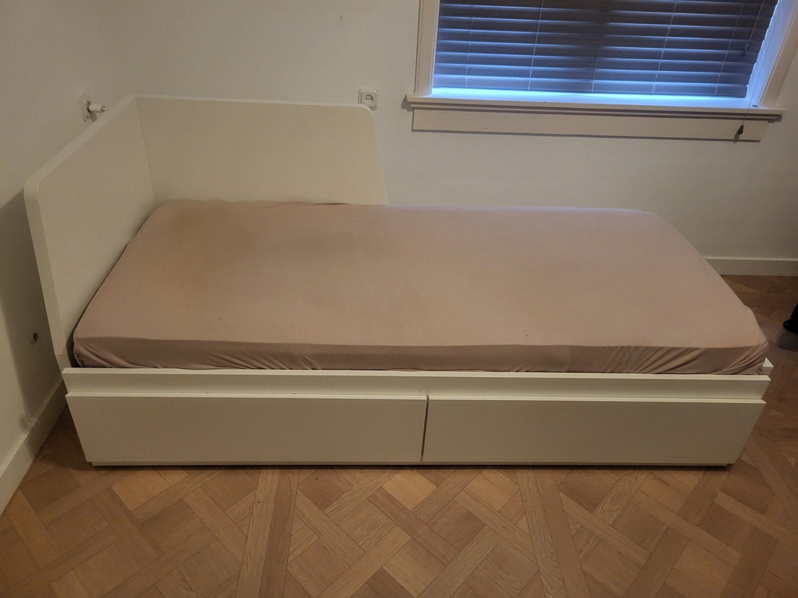 Wit uitschuifbaar bed met lades - IKEA Hemnes, Huis en Inrichting, Ophalen, Eenpersoons, Wit, 80 cm