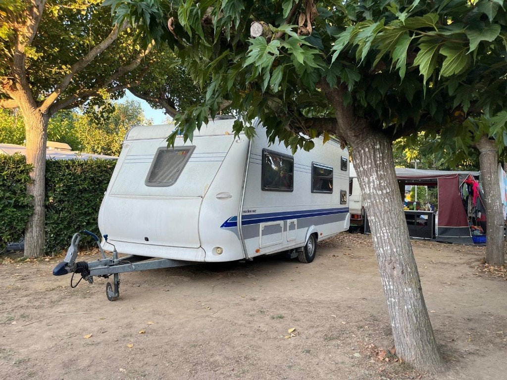 Hobby Excellent Easy KMFE 500 *met Airco en Mover* (5 pers.), Dwarsbed, Schokbreker, Hobby, Treinzit