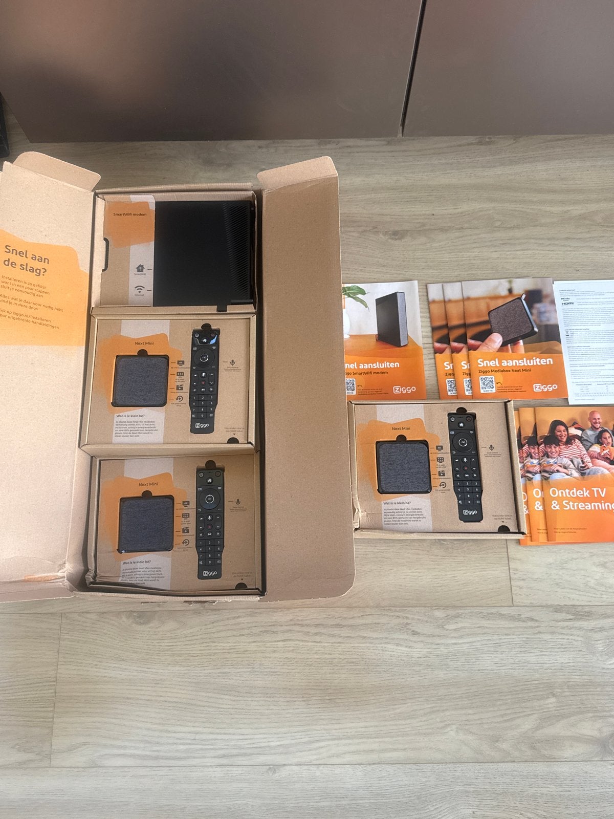 Ziggo Internet/TV set: Modem + 3 Next Mini ontvangers, Ophalen of Verzenden, Nieuw, Decoder