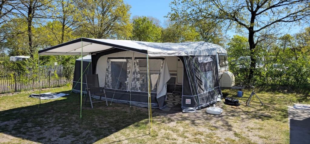 Wilk caravan + Voortent Dorema + hele inboedel, Ophalen