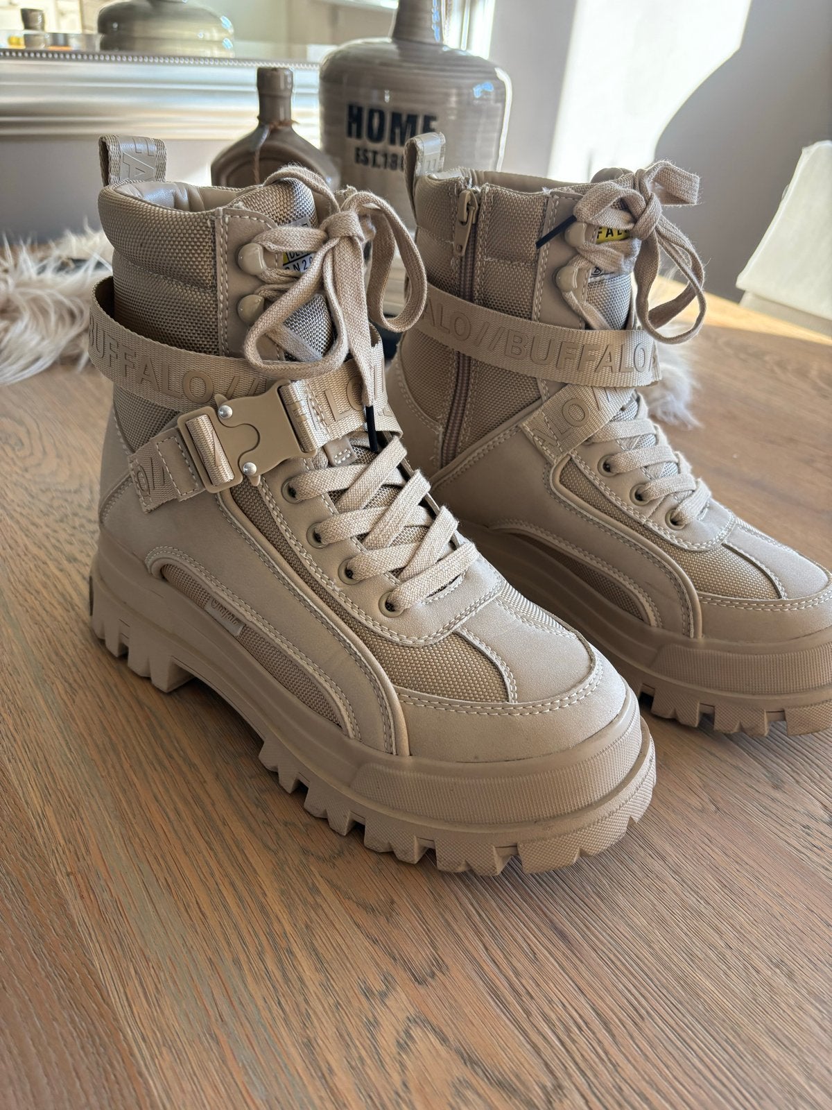 Buffalo Aspha Boots Maat 40 - Absolute Nieuwstaat, Beige, Lage of Enkellaarzen, Ophalen of Verzenden, Zo goed als nieuw