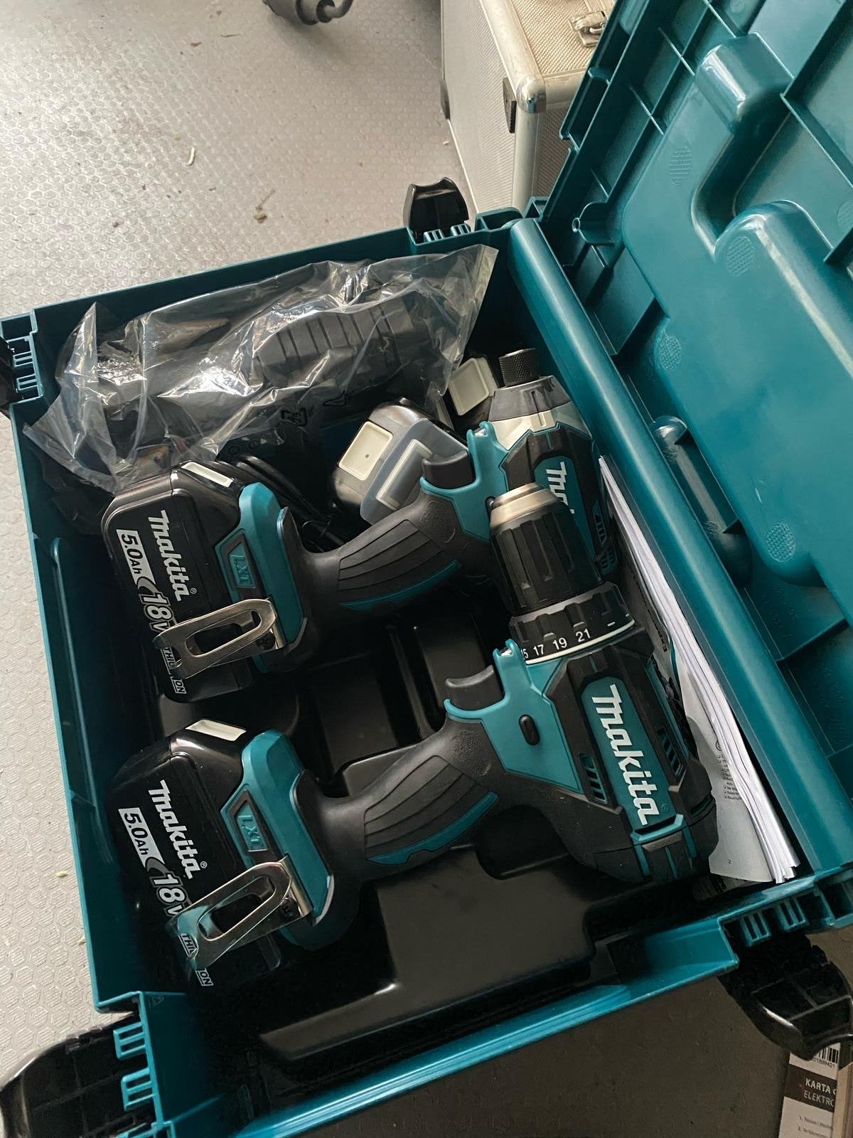 Makita DLX2127TJ1 Boor- en Schroefmachine Set met 4 Accu's, Ophalen, 600 watt of meer, Variabele snelheid, Nieuw