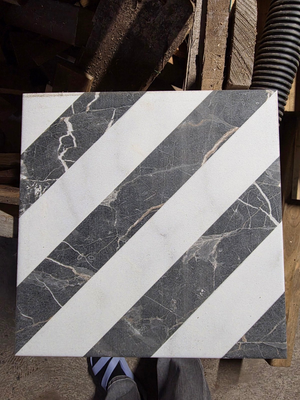45x Mainzu Vloertegel - Zwart/Wit Diagonaal Patroon, Doe-het-zelf en Verbouw, Tegels, Gebruikt, Keramiek, Minder dan 20 cm, Minder dan 5 m²