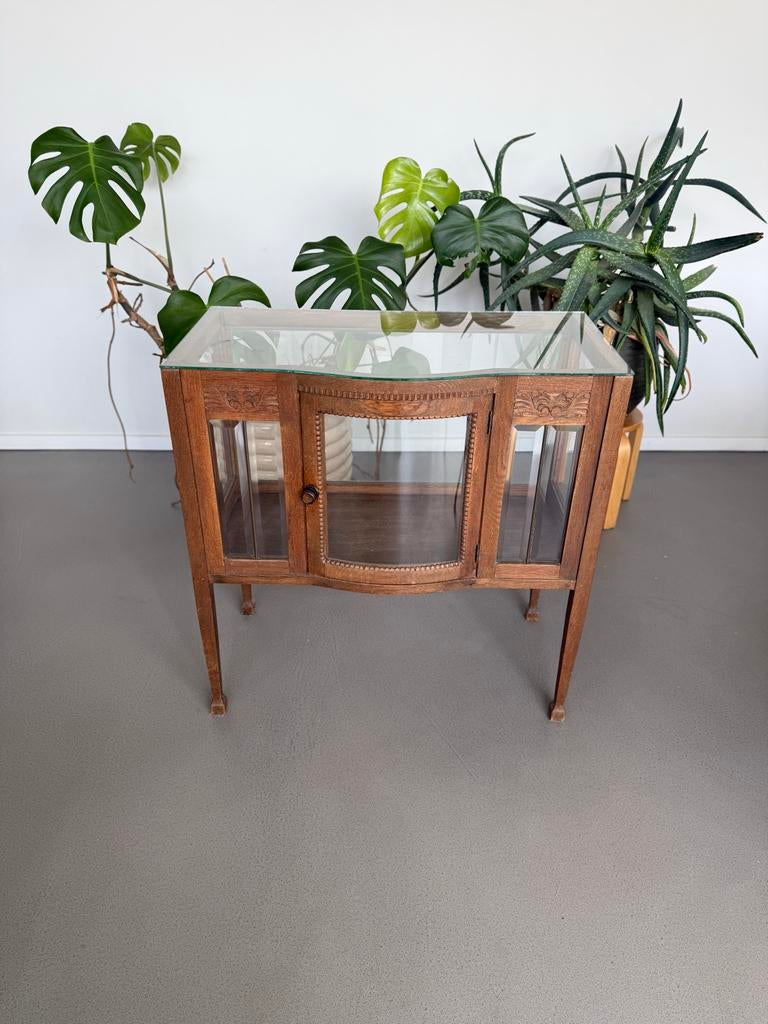 Antieke vitrinekastje / theekastje met mooi houtsnijwerk, Gebruikt, 50 tot 100 cm, Glas, Minder dan 100 cm