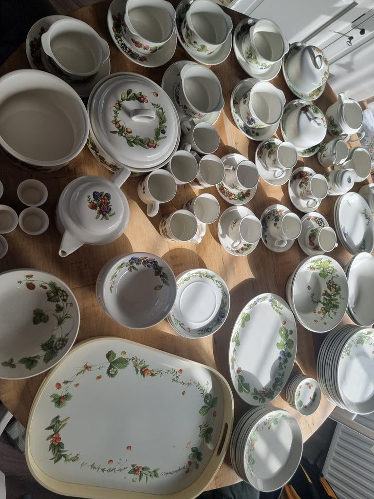 Uitgebreid Marjolein Bastin Servies - Aardbeien Dessin, Ophalen, Gebruikt, Keramiek, Overige stijlen