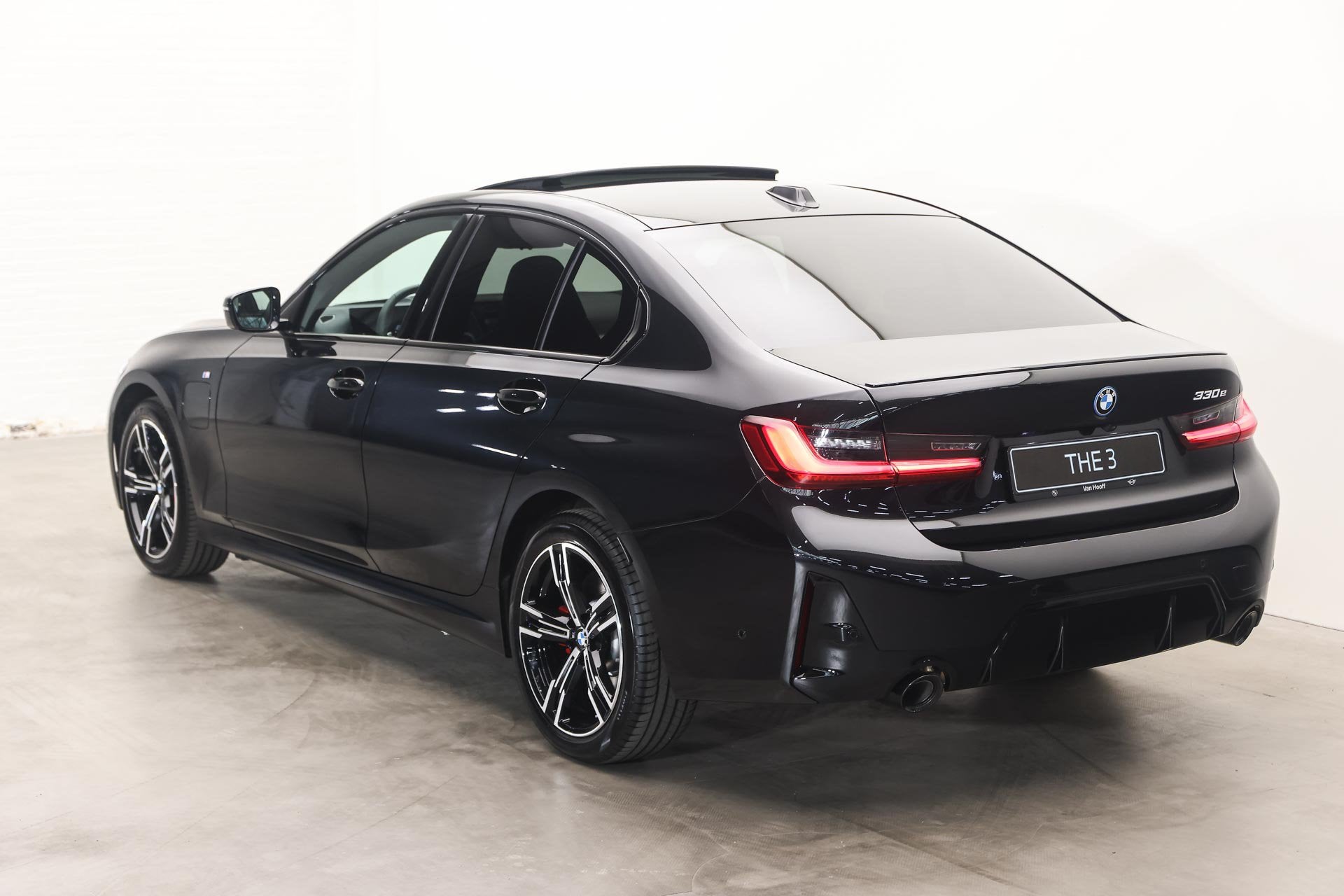 BMW 3 Serie 330e M Sport Automaat / Schuif-kanteldak / M Spo, Automaat, Achterwielaandrijving, 4 cilinders, Zwart