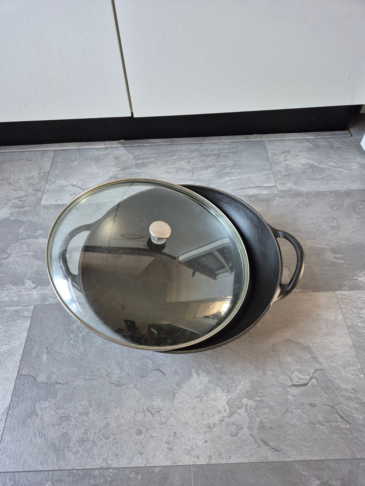 Stalen wokpan met deksel van Staub, Ophalen, Gebruikt, Gietijzer, Wok