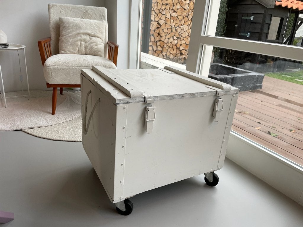 Stoere legerkist op wielen - bijzettafel/opbergkist, Huis en Inrichting, Ophalen, Overige materialen, Gebruikt, 50 tot 100 cm