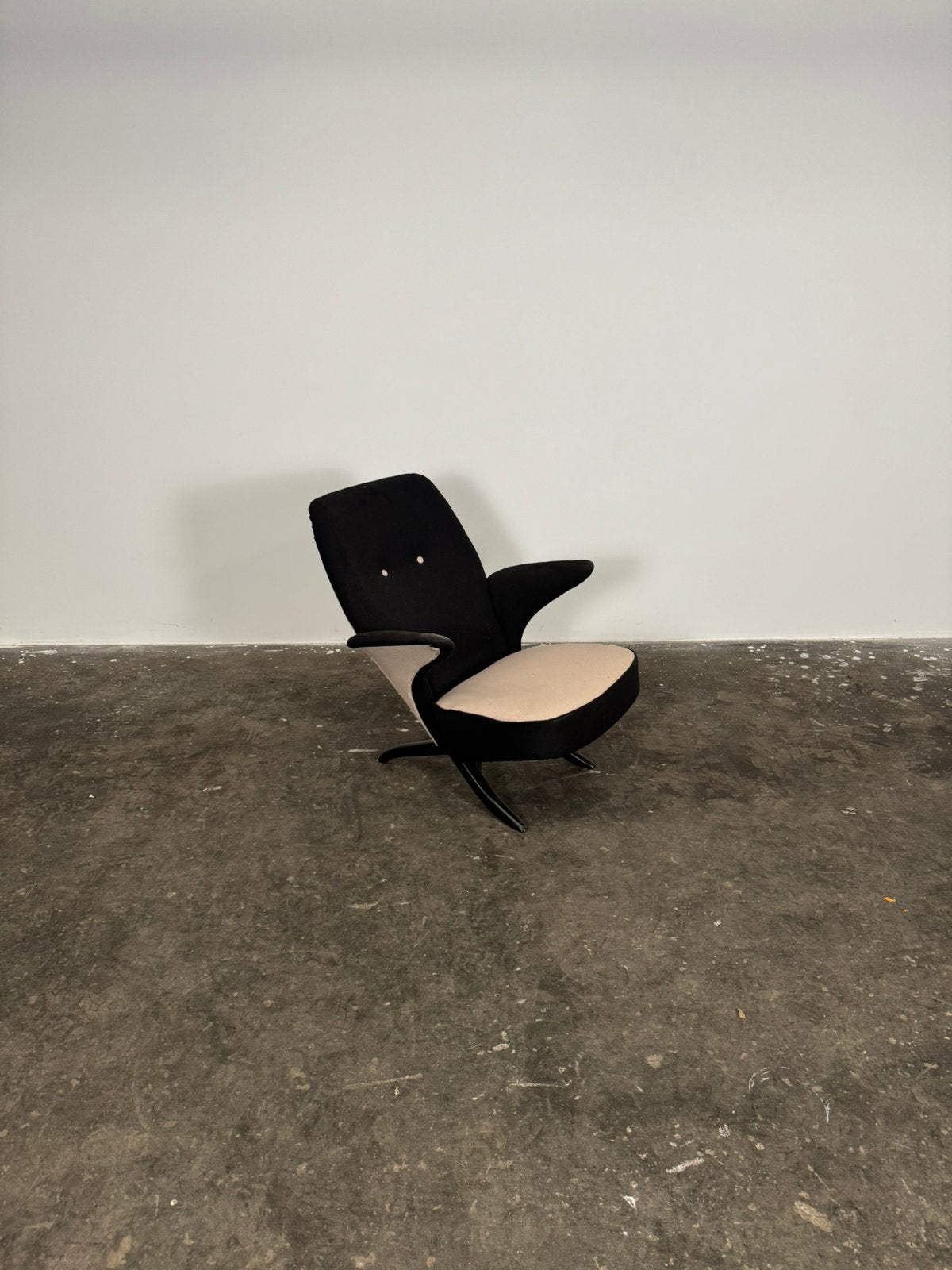 Artifort Pinguin theo Ruth zwart/beige, Huis en Inrichting, Fauteuils, Ophalen, Zo goed als nieuw
