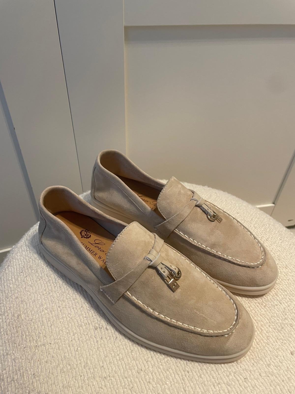 Loro Piana Summer Walk Loafers - Beige Suède, Ophalen of Verzenden, Zo goed als nieuw, Beige, Instappers