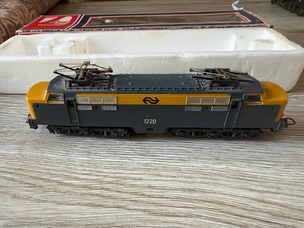 Lima. 3 Locomotieven 1 met Tender plus  1 Kraanwagen., Hobby en Vrije tijd, Analoog, Ophalen of Verzenden, Zo goed als nieuw, Lima