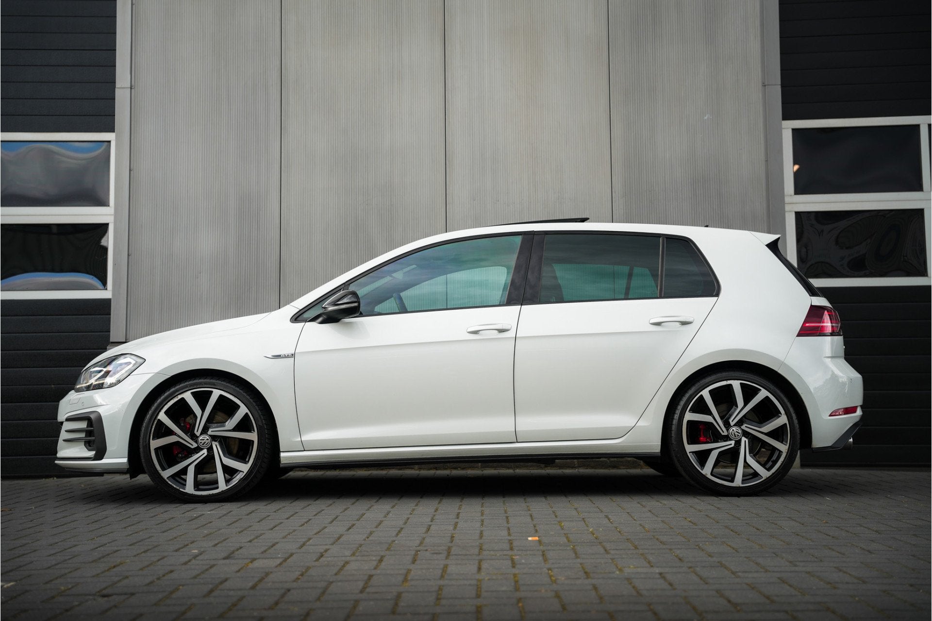 Volkswagen Golf 7.5 2.0 TDI GTD 184 pk /Automaat/ Pano-Dak/, Auto's, Volkswagen, Stof, Gebruikt, Wit, Bedrijf