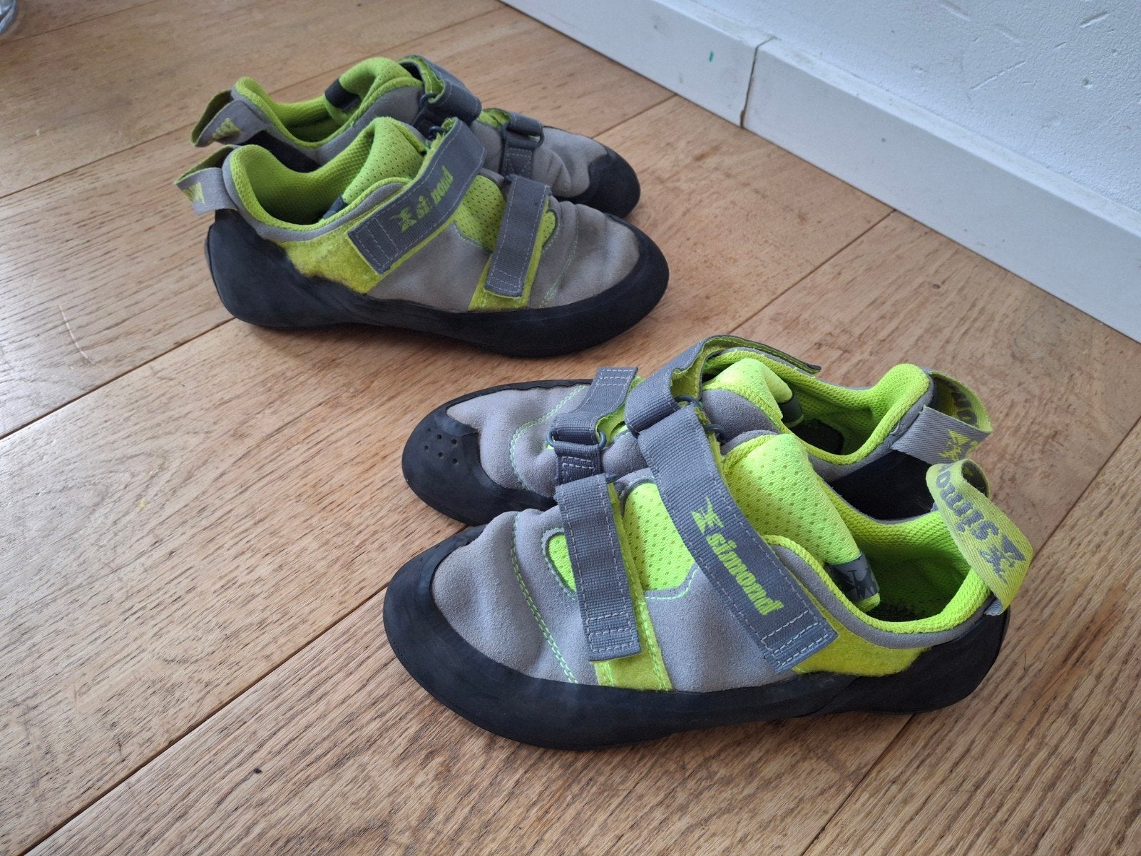 2x Simond Klimschoenen/Klimslofjes - Maat 39 & 40, Ophalen of Verzenden, Gebruikt, Klimsportschoenen