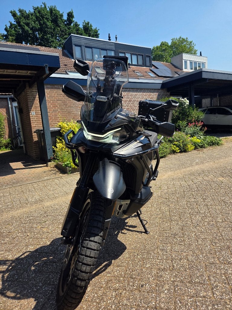 CFMOTO 800MT-X (Zwart), Motoren, Occasion, Motorrijbewijs A, Particulier, Meer dan 35 kW