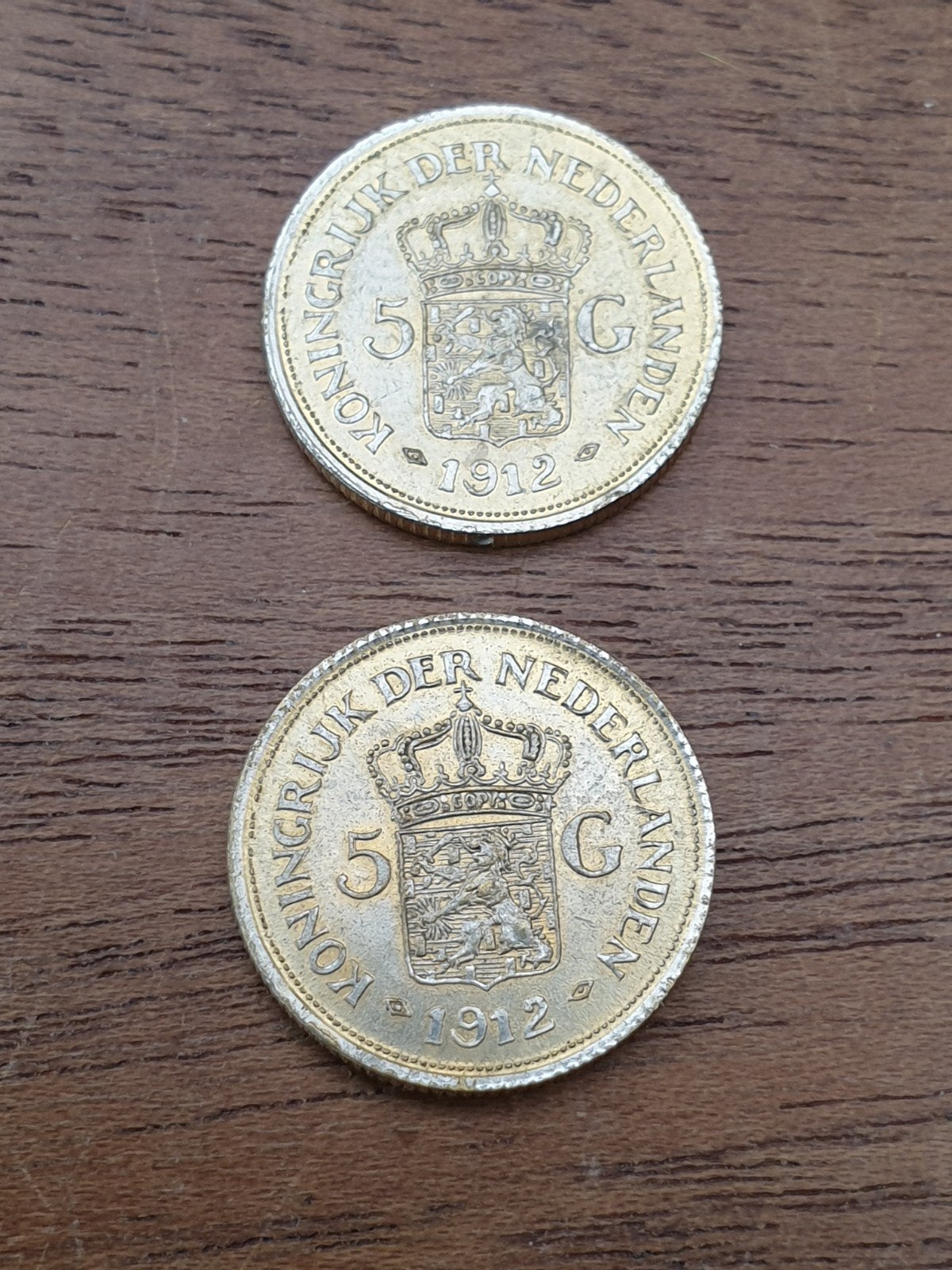2x gouden vijfje namaak (K6), Postzegels en Munten, Munten | Nederland, Ophalen of Verzenden, Koningin Beatrix, 5 gulden