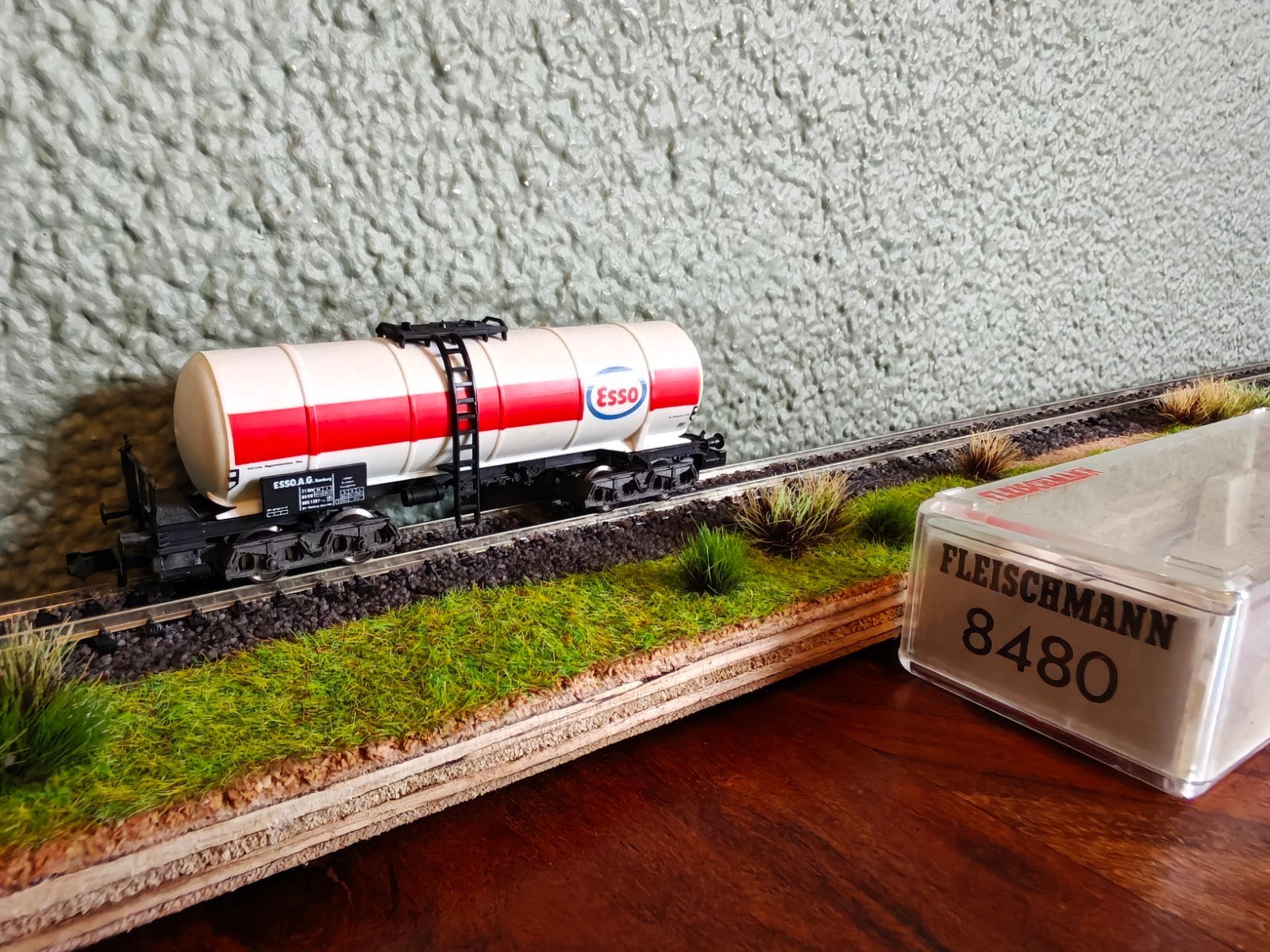 Fleischmann N #8480 Tankwagon ESSO 4-assig ovp, Gelijkstroom, Fleischmann, Wagon, Ophalen of Verzenden