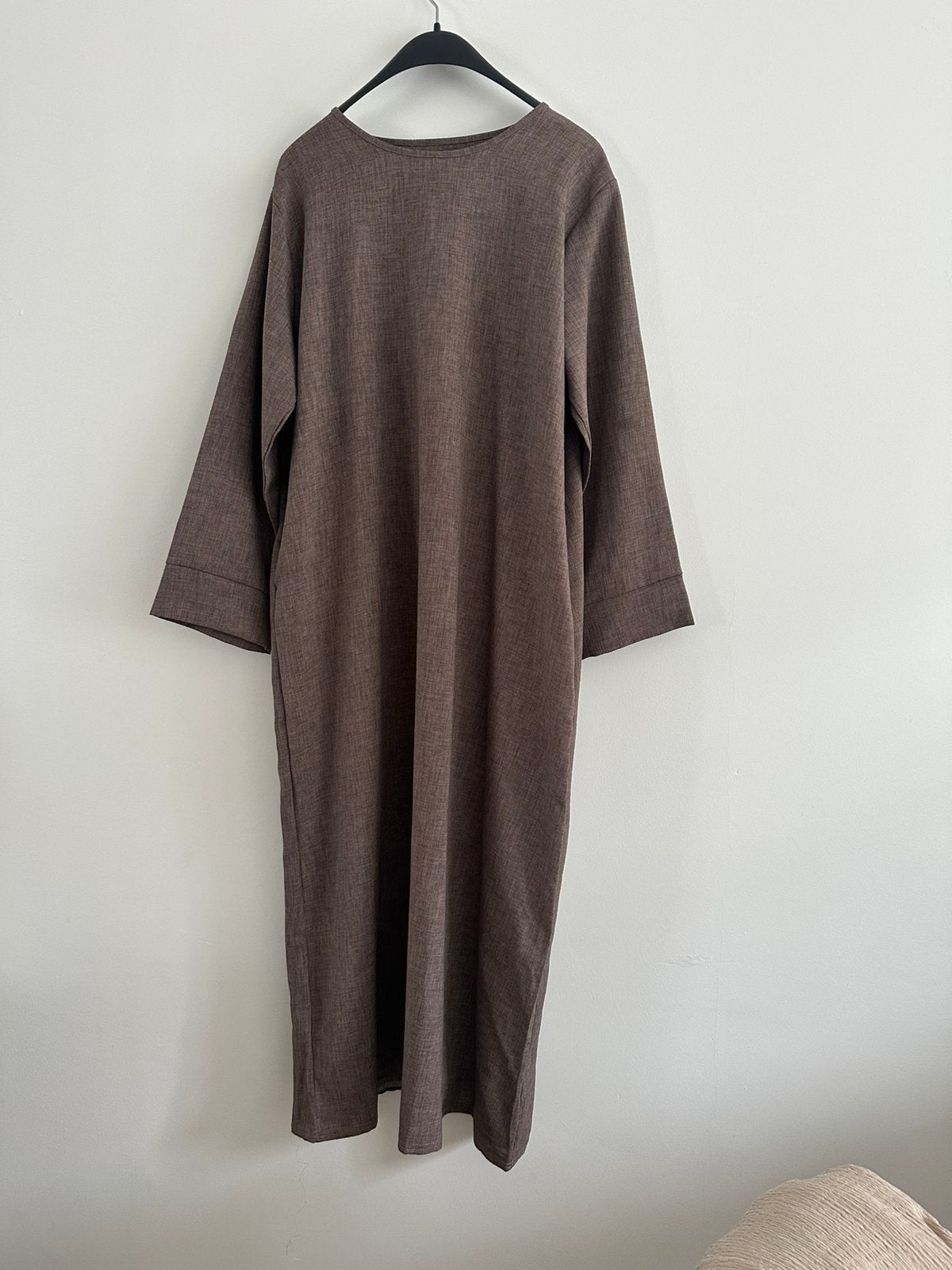 Mooie lange linnen bruine maxijurk abaya met zakken, Ophalen of Verzenden, Zo goed als nieuw, Bruin