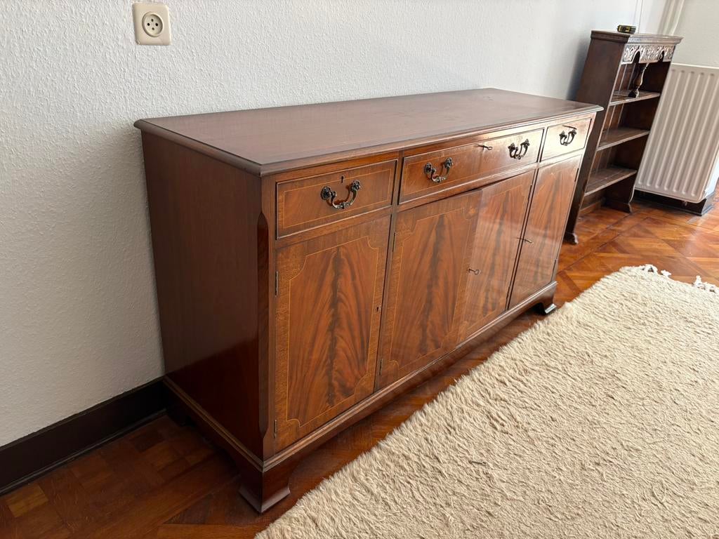 Prachtige Engelse mahoniehouten buffetkast, Huis en Inrichting, Kasten | Dressoirs, Zo goed als nieuw, 150 tot 200 cm, 25 tot 50 cm