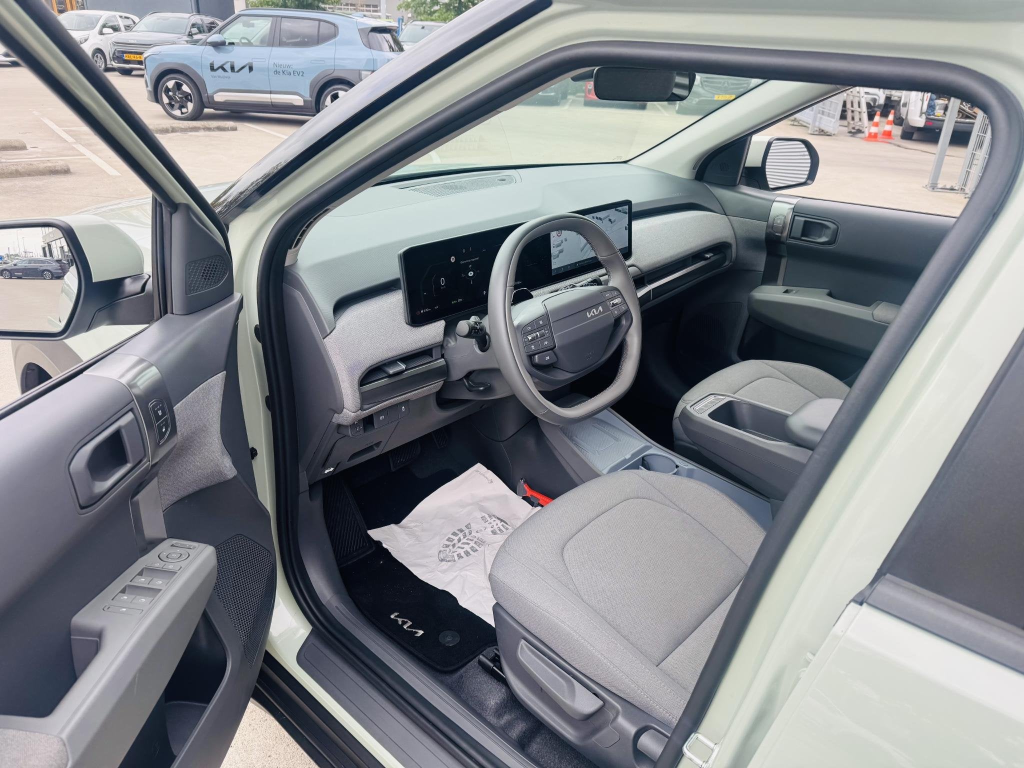 Kia EV3 Plus 81.4 kWh Stoel- & Stuurverw. | Privacyglass | P, Auto's, Stof, Origineel Nederlands, 204 pk, 1000 kg