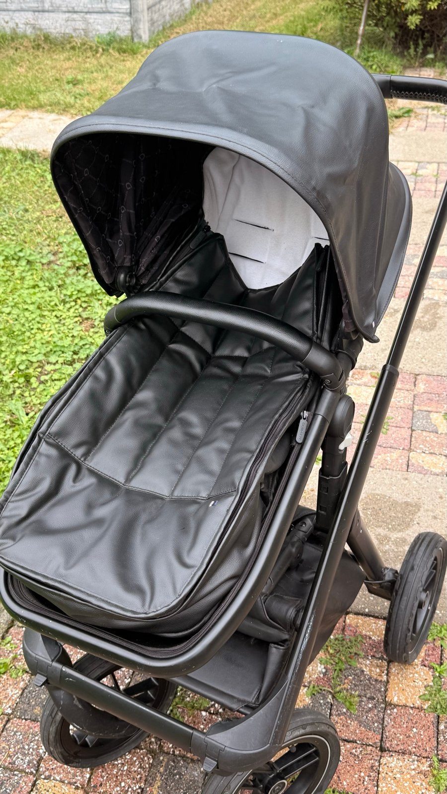 Foto 4 van Dubatti One E3 Leather Edition 2020 Kinderwagen