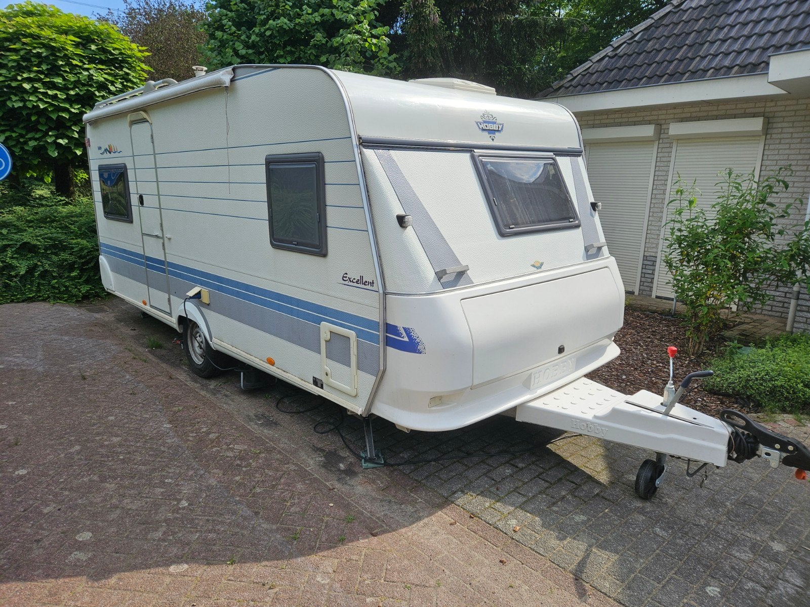 Hobby Excellent 430 | Mover | Voortent | Complete Inventaris, Caravans en Kamperen, Caravans, Hobby, Treinzit, 750 - 1000 kg, Particulier
