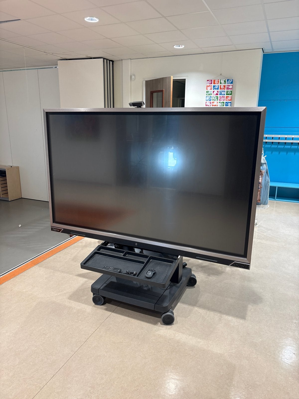 Groot formaat digibord op verrijdbare standaard, Overige merken, LED, 50 Hz, Ophalen of Verzenden