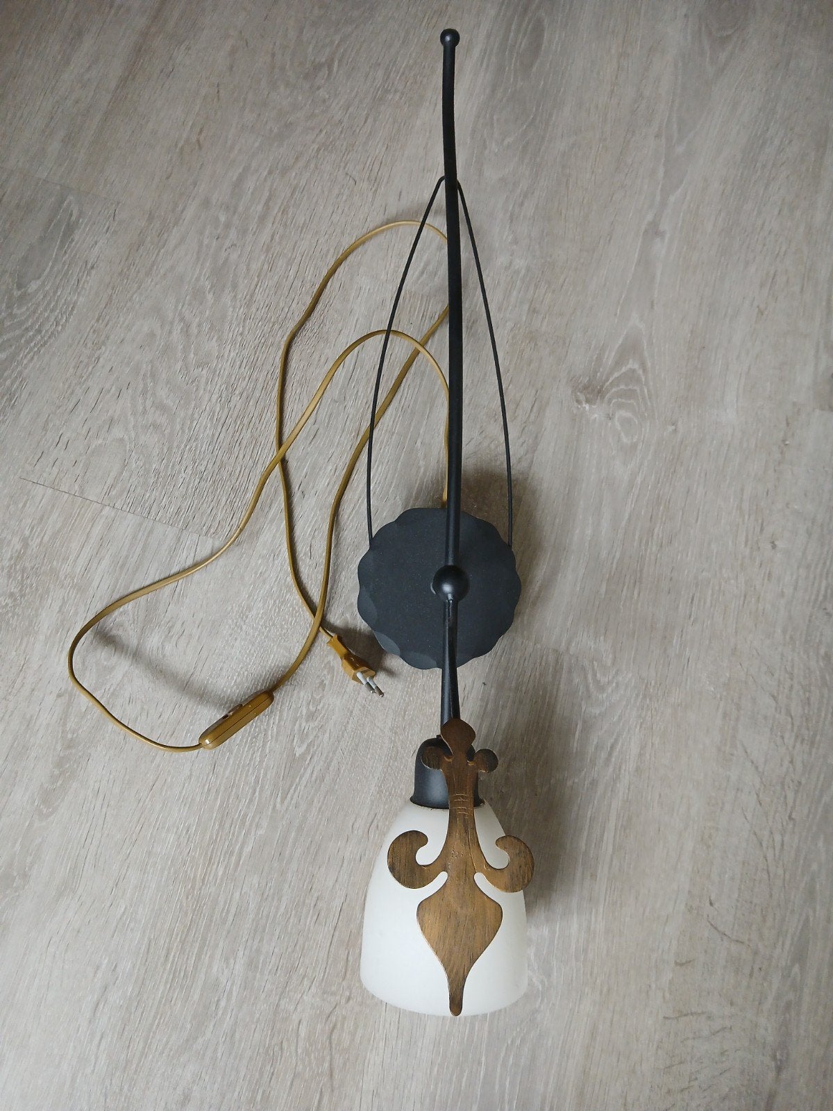 Mooie wandlamp met klassieke uitstraling, Met snoer/stekker, Gebruikt, Zwart, Ophalen of Verzenden