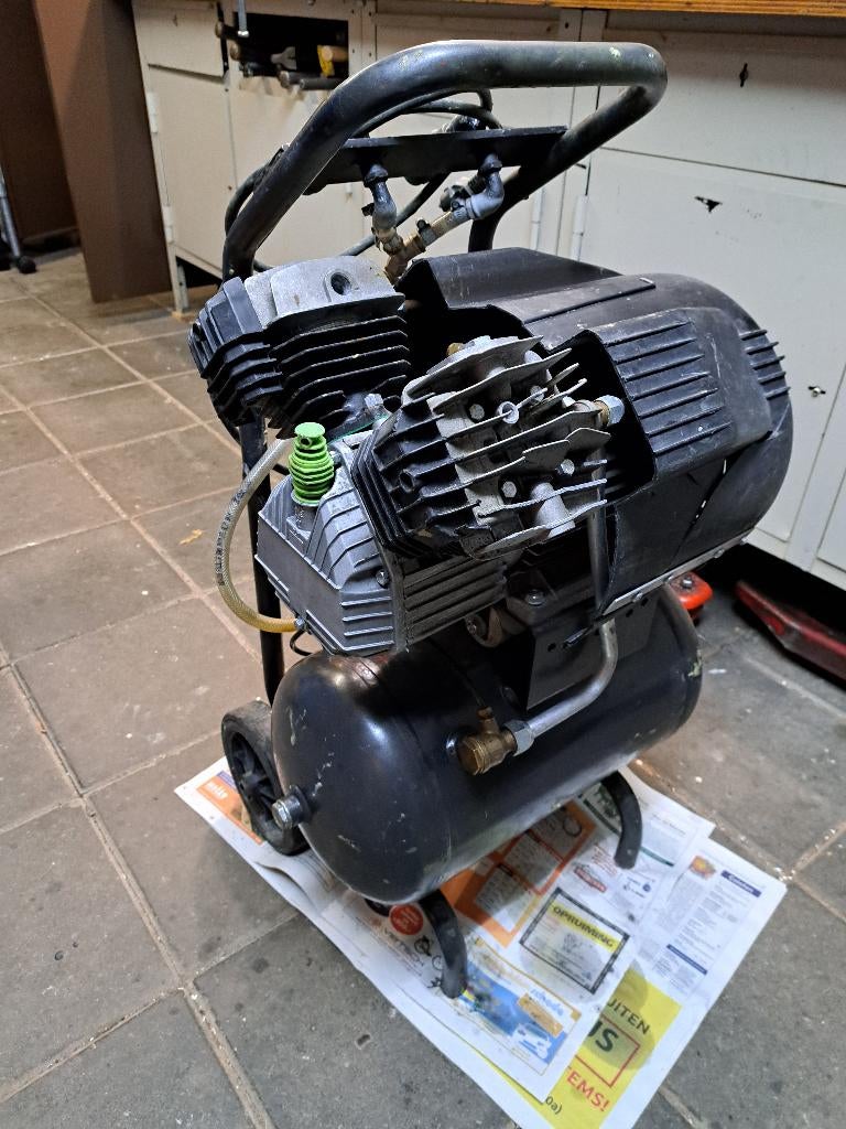 compressor tweecilinder  werkt goed bieden, Ophalen, Gebruikt, Minder dan 200 liter/min, Mobiel
