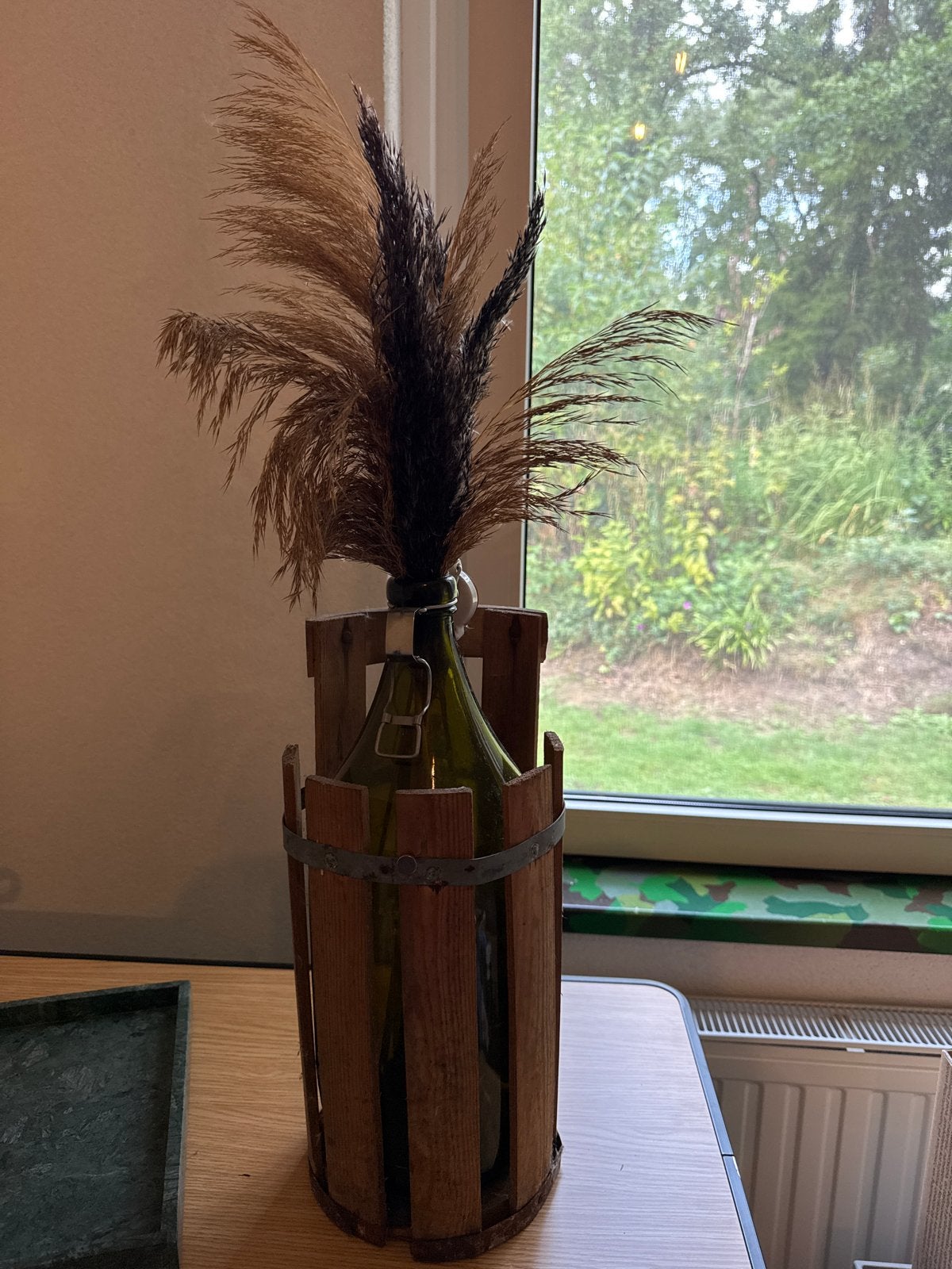 Vintage glazen fles in houten mand - Decoratief, Ophalen