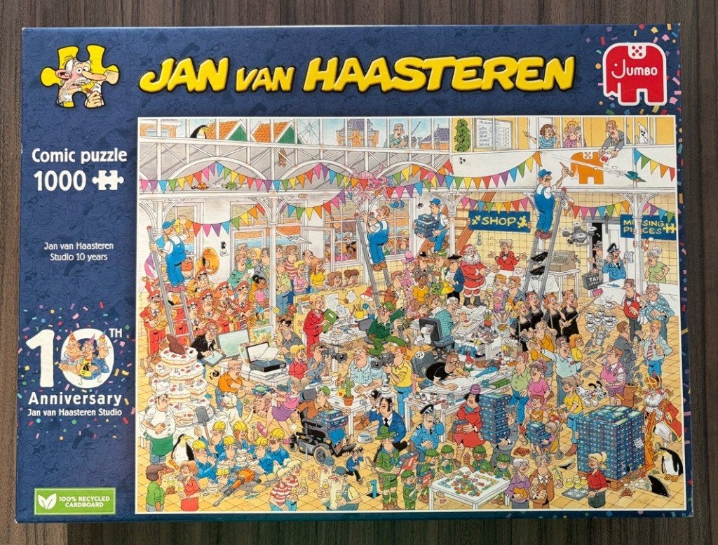 Jan van Haasteren - Studio 10 Years - 1000 stukjes, Ophalen of Verzenden, 500 t/m 1500 stukjes, Zo goed als nieuw