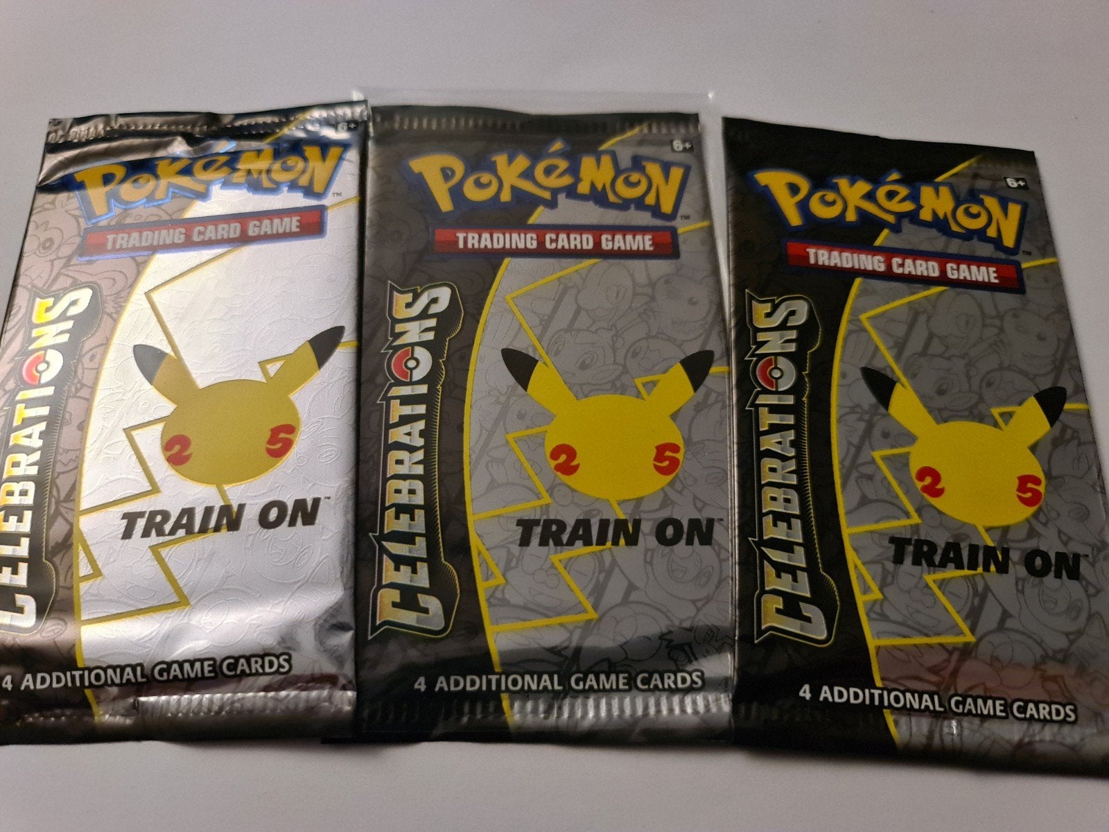 Celebrations Pokémon boosters, Hobby en Vrije tijd, Verzamelkaartspellen | Pokémon, Ophalen of Verzenden, Zo goed als nieuw, Booster