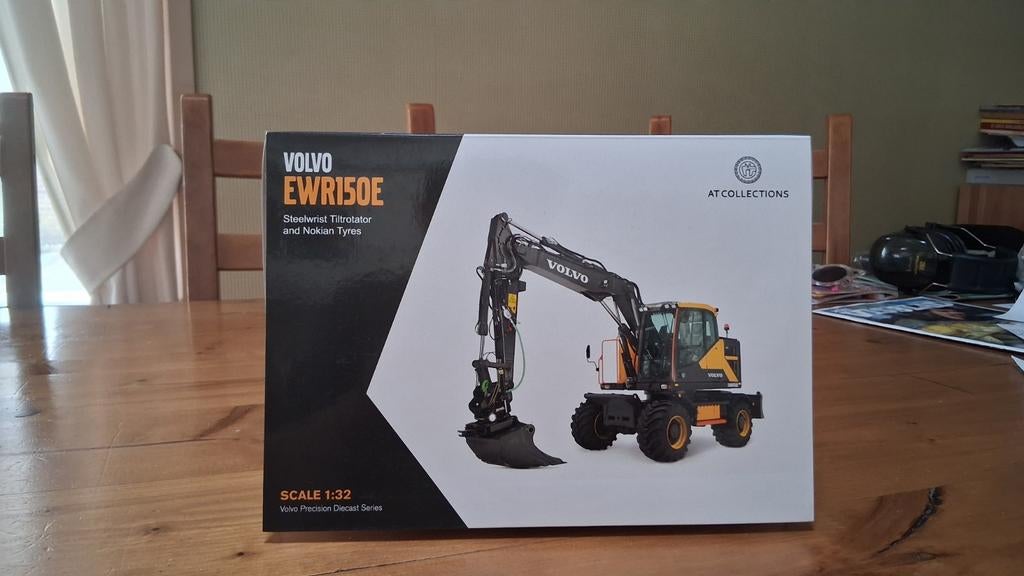 Volvo EWR150E, Hobby en Vrije tijd, Modelauto's | 1:32, Ophalen of Verzenden, Nieuw, Tractor of Landbouw, Overige merken