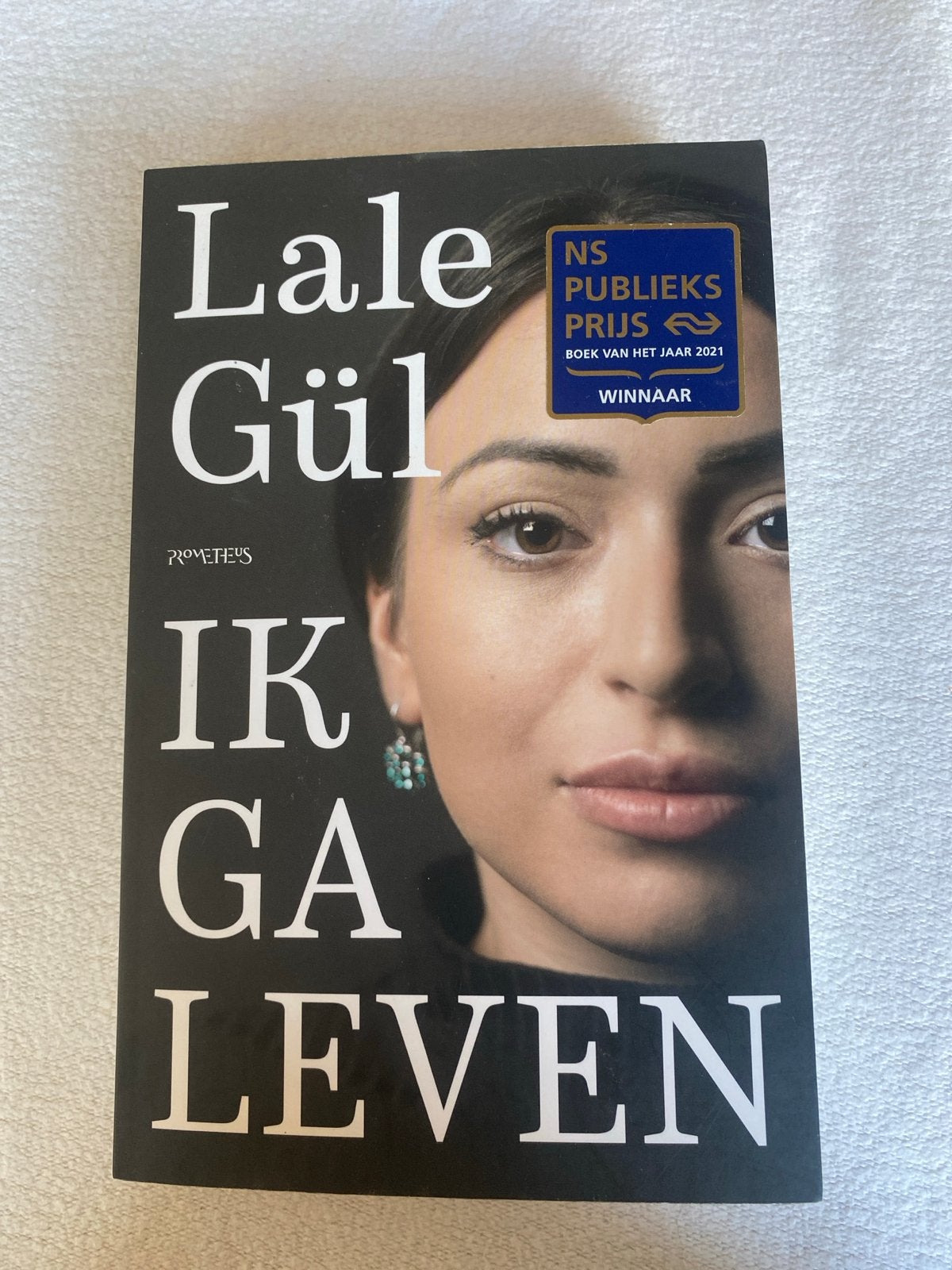 Lale Gül - Ik ga leven (NS Publieksprijs 2021), Ophalen, Zo goed als nieuw, Nederland