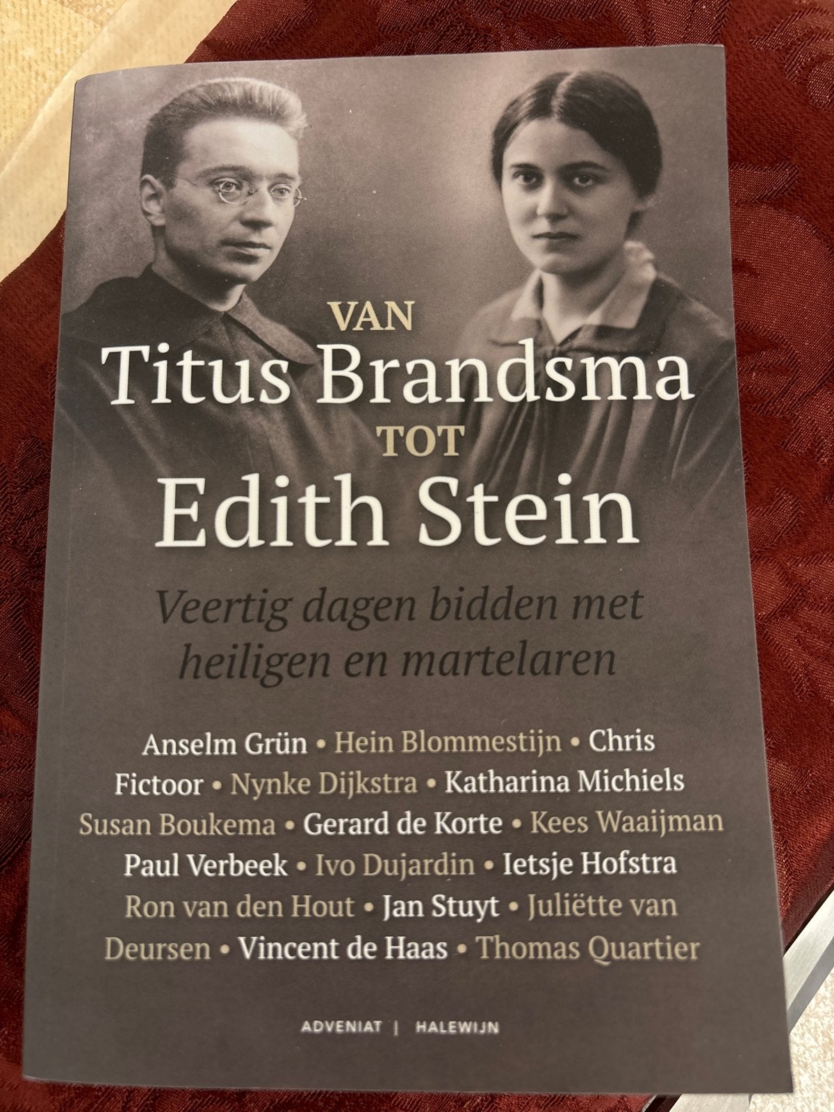 Van Titus Brandsma tot Edith Stein - Gebedenboek, Ophalen of Verzenden, Zo goed als nieuw, Christendom | Katholiek